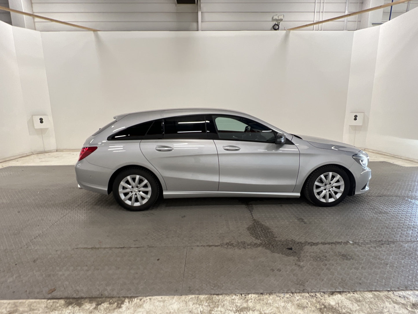 Mercedes-Benz CLA 220 Shooting Brake 177hk Värmare Dragkrok