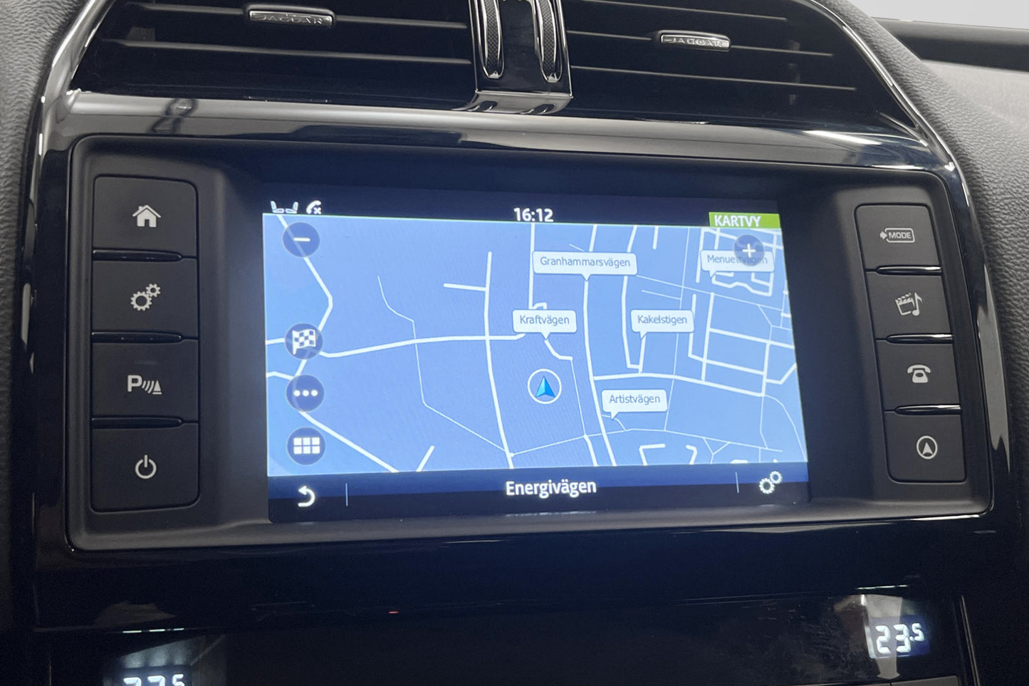 Jaguar XE 20d 180hk  D-värmare Navi Keyless 0.37l/mil