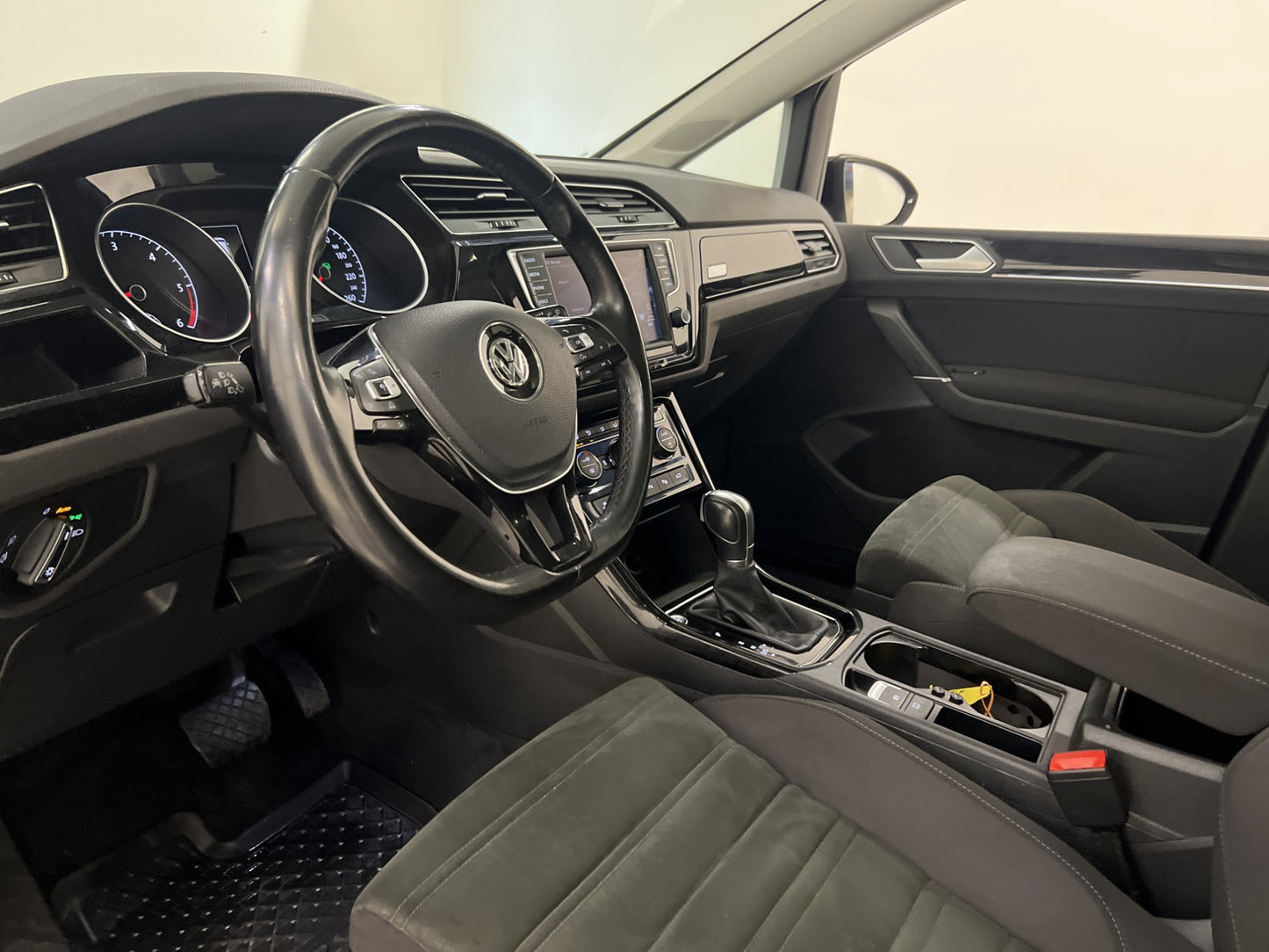 Volkswagen Touran 2.0 TDI 190hk D-Värm B-Kamera 7-Sits Navi