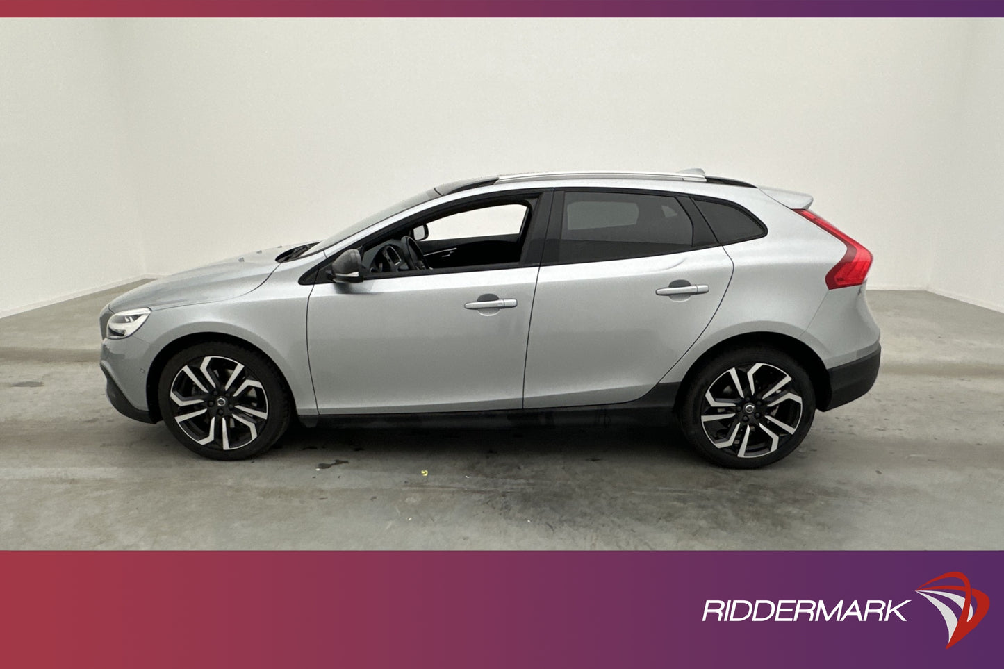 Volvo V40 Cross Country D2 120hk Summum Värm Pano Kamera VOC