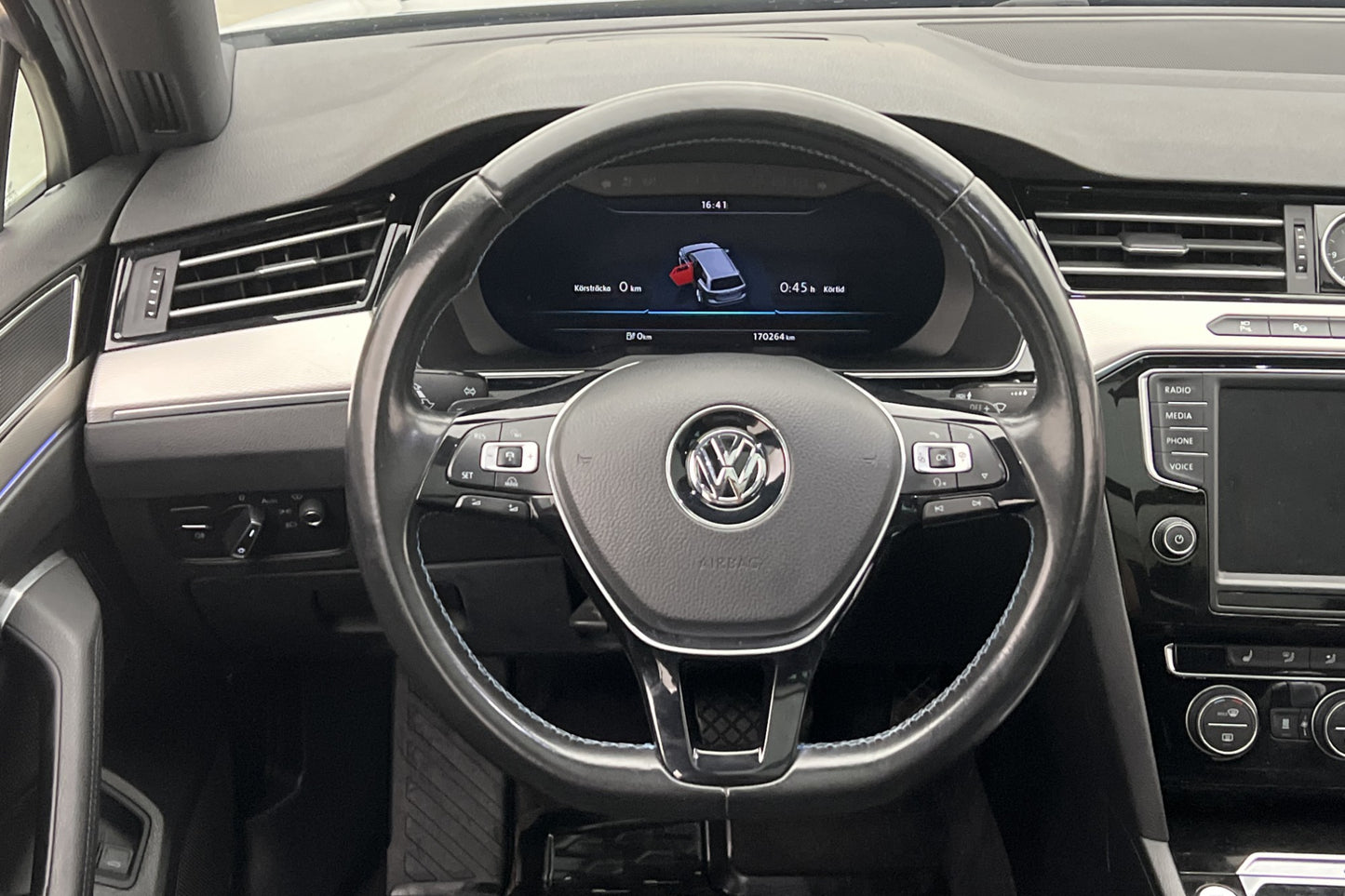 Volkswagen Passat GTE 218hk Pano Värm Cockpit 360° HUD Drag