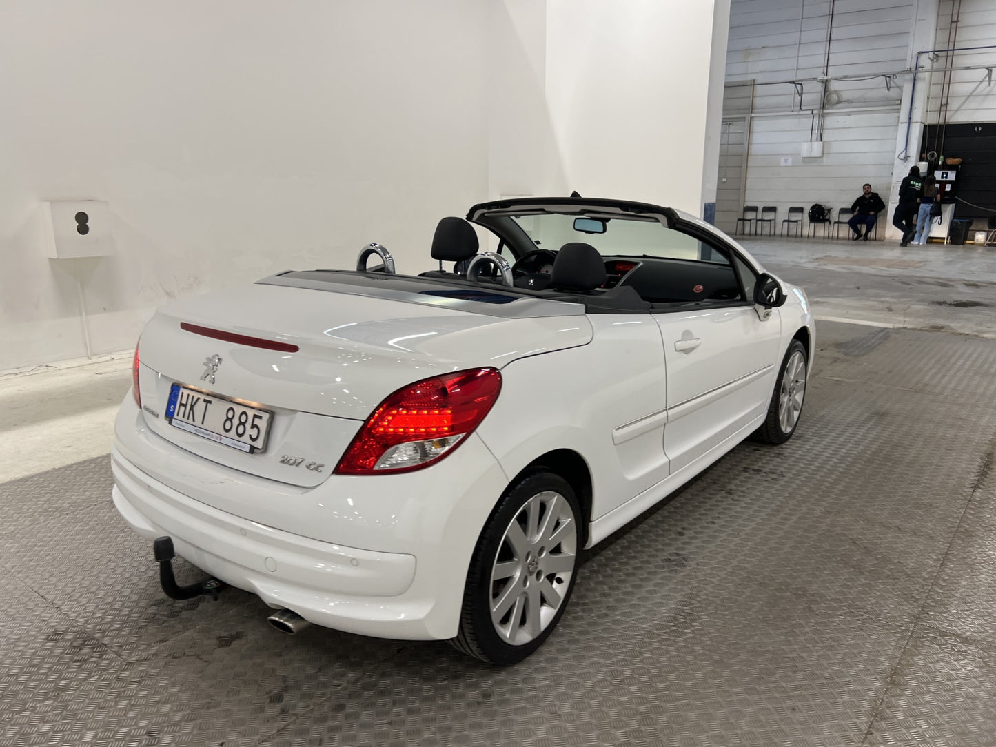 Peugeot 207 CC 1.6 VTi 120hk Helskinn Nyservad Dragkrok PDC