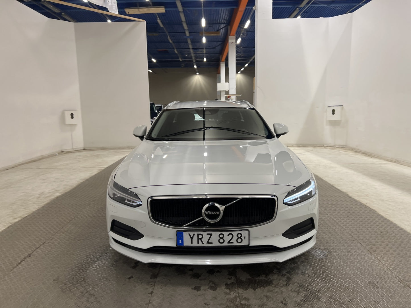 Volvo V90 D3 150hk Momentum Adv D-värm VOC Navi