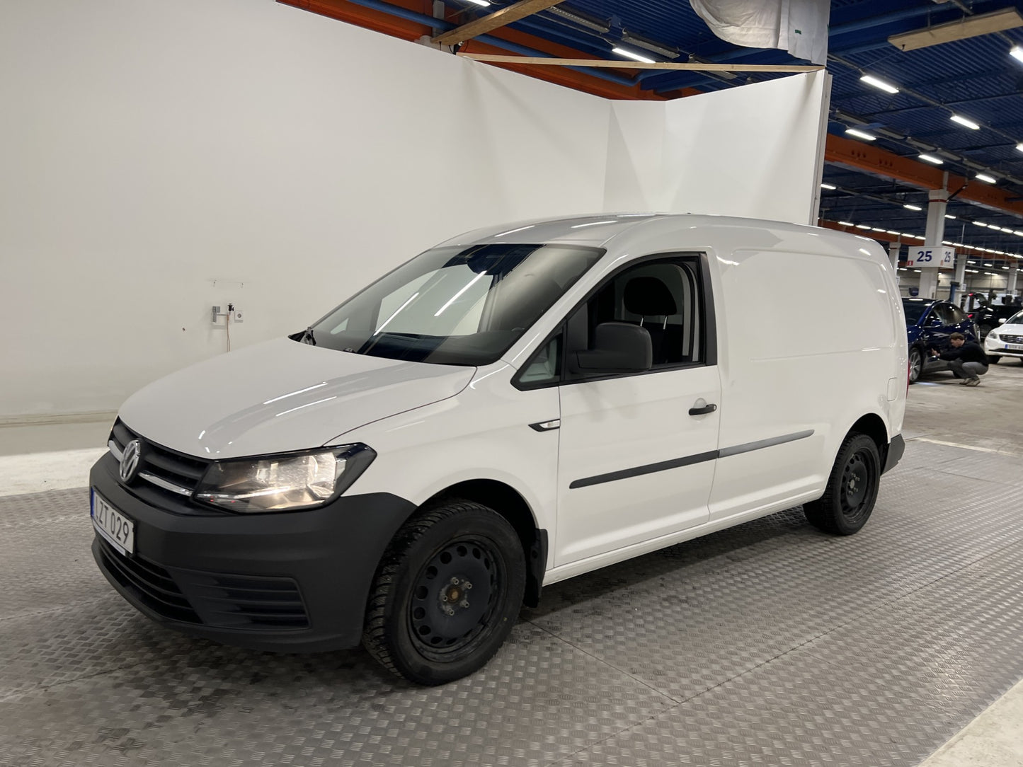 Volkswagen Caddy Maxi 2.0TDI DSG Värmare Drag Nyservad Moms