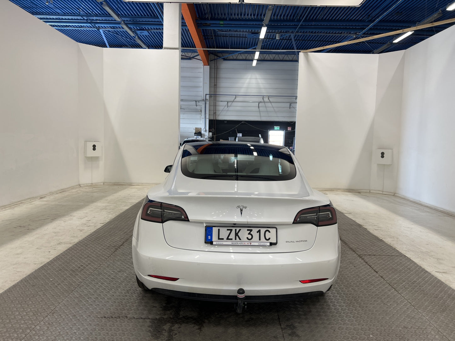 Tesla Model 3 Long Range AWD 440hk Svensksåld Drag MOMS