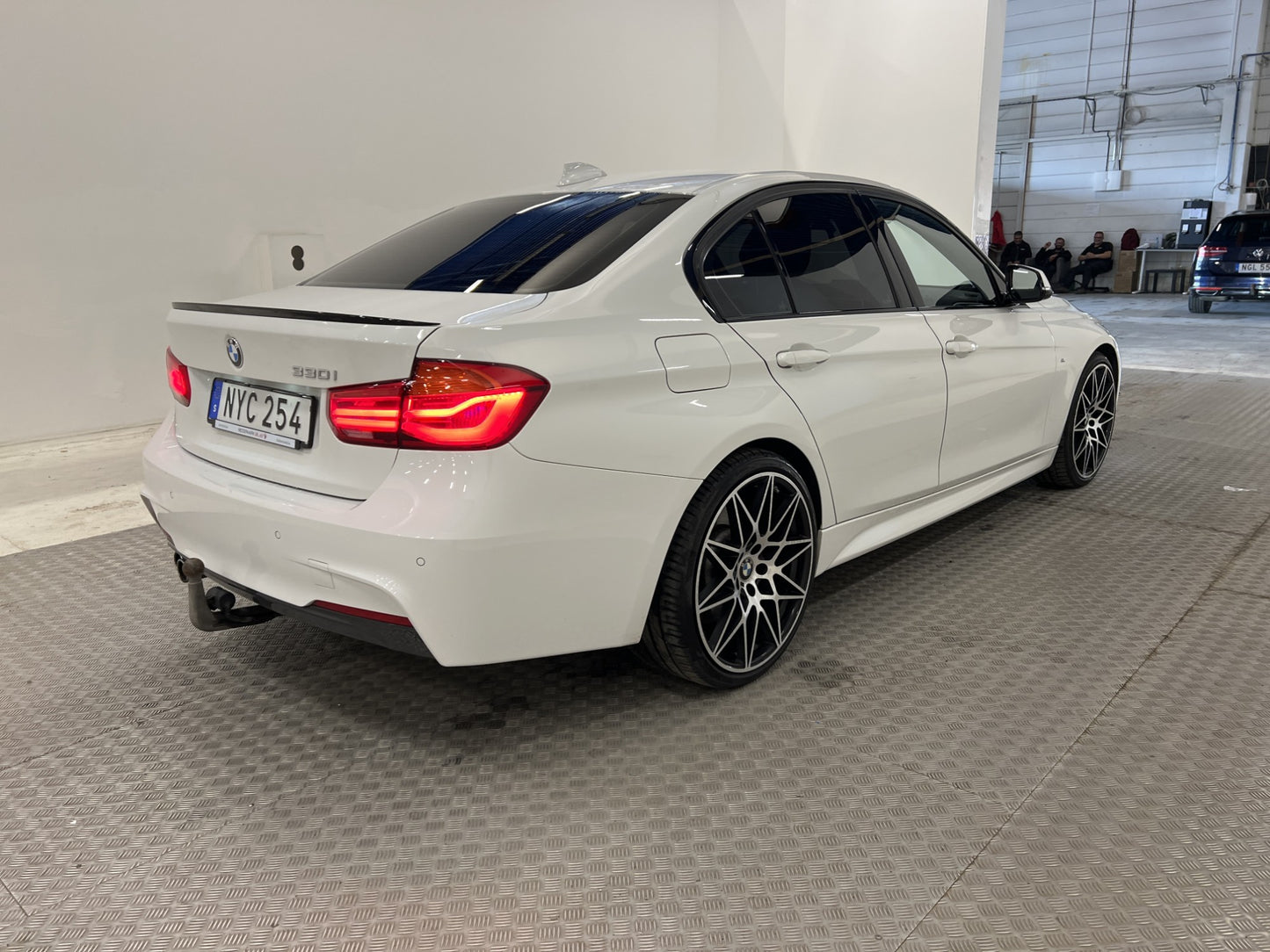 BMW 330i 252 hk M-Sport Drag Nyservad P-sensorer LED