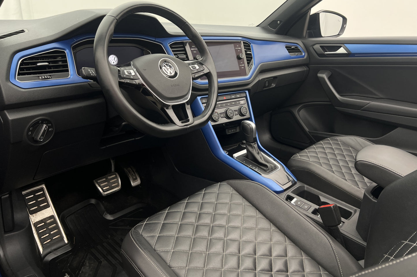 Volkswagen T-Roc Cabriolet 150hk R-Line Cockpit Beats Drag