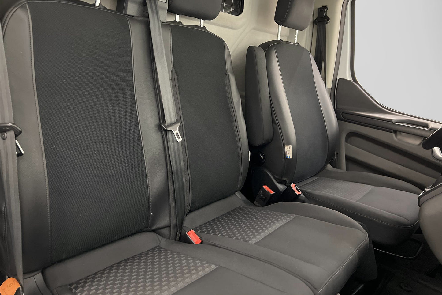 Ford Transit Custom L2 130hk Värmare Dragkrok SYNC-3 Moms