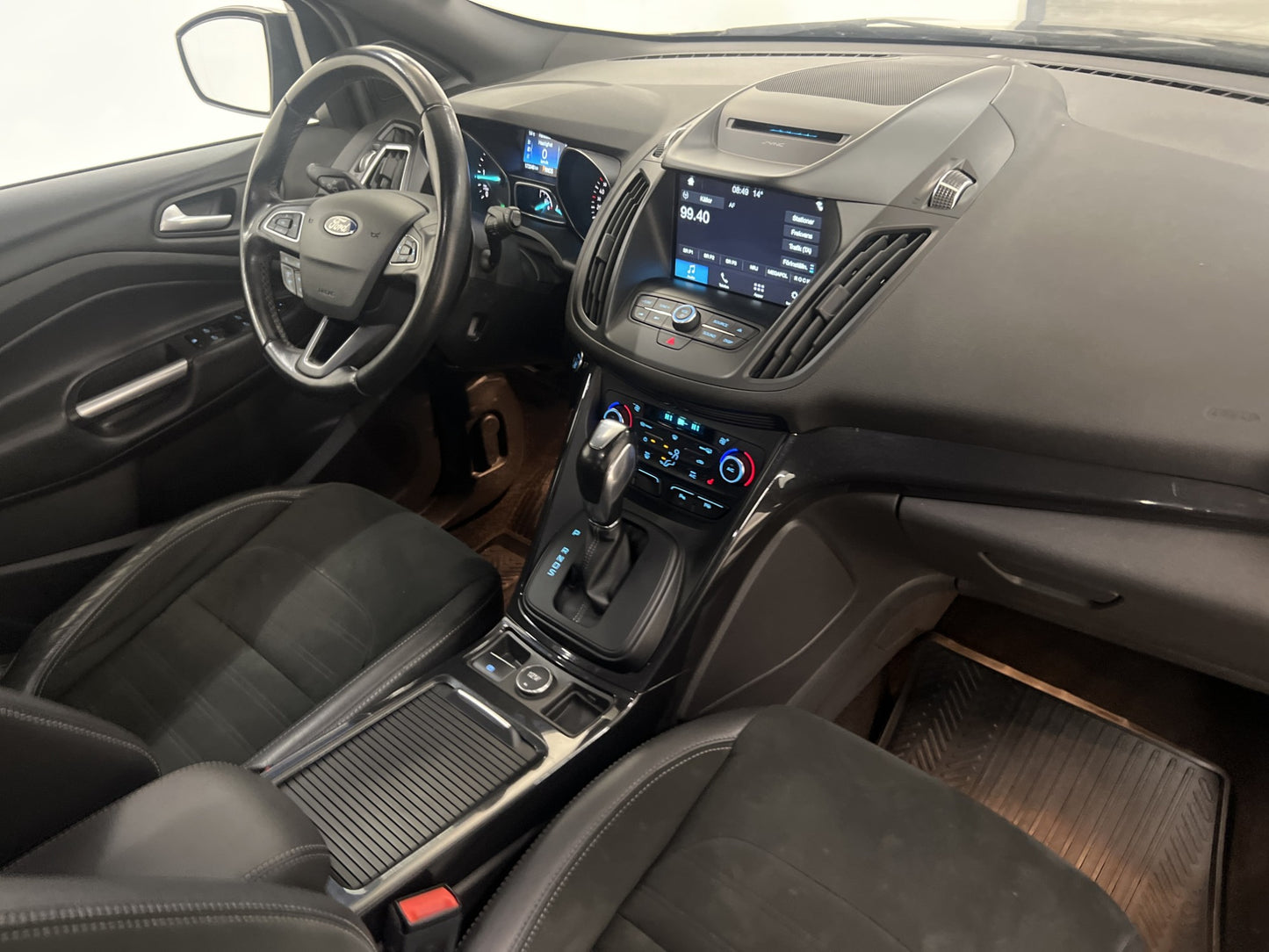 Ford Kuga 2.0 150hk AWD ST-Line D-värm Dragkrok Nyservad