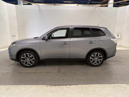 Mitsubishi Outlander 2.2D AWD 7-sits Drag Skinn Backkamera