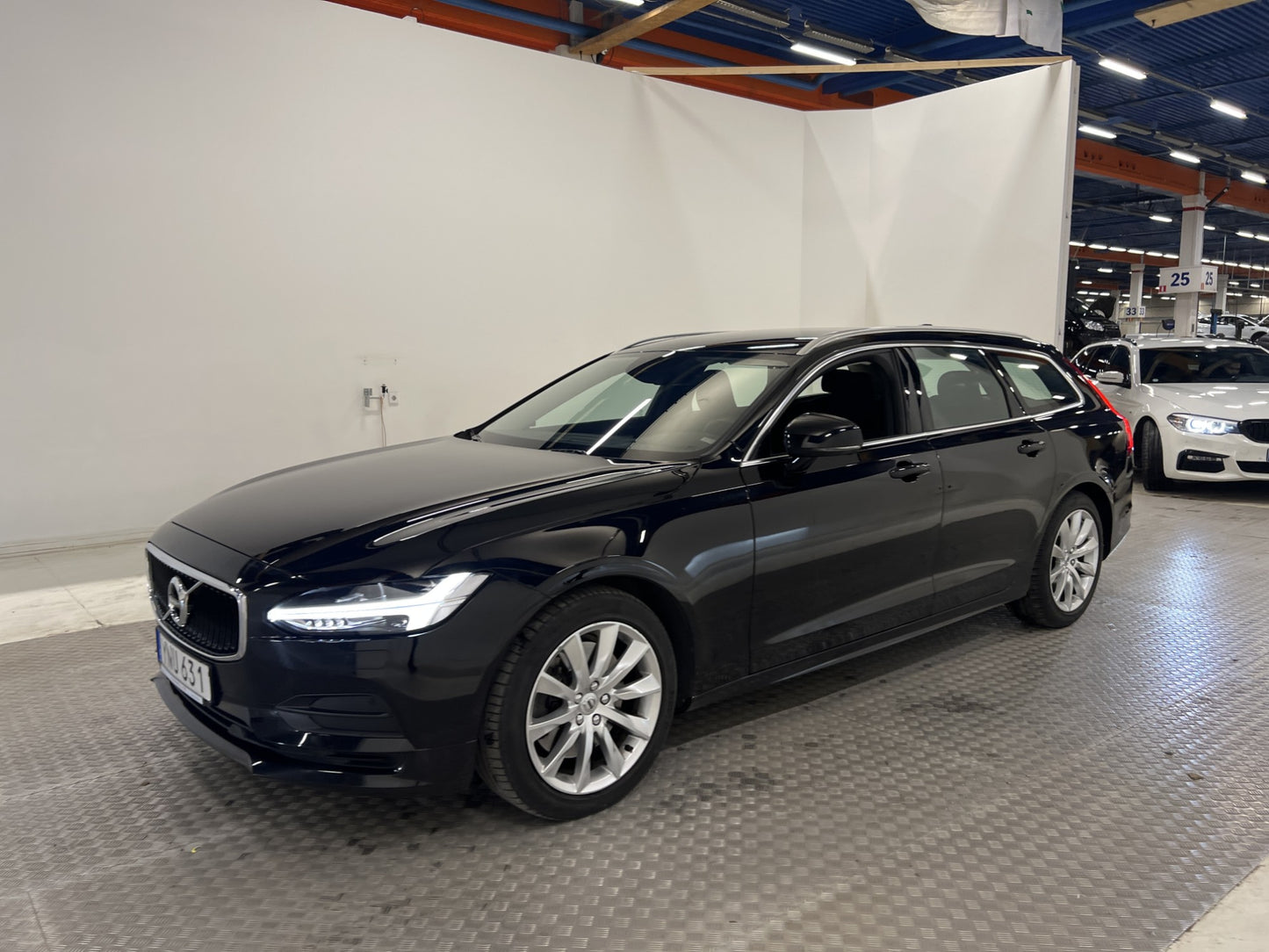 Volvo V90 T4 190hk Momentum VOC Värmare Navi P-sensorer