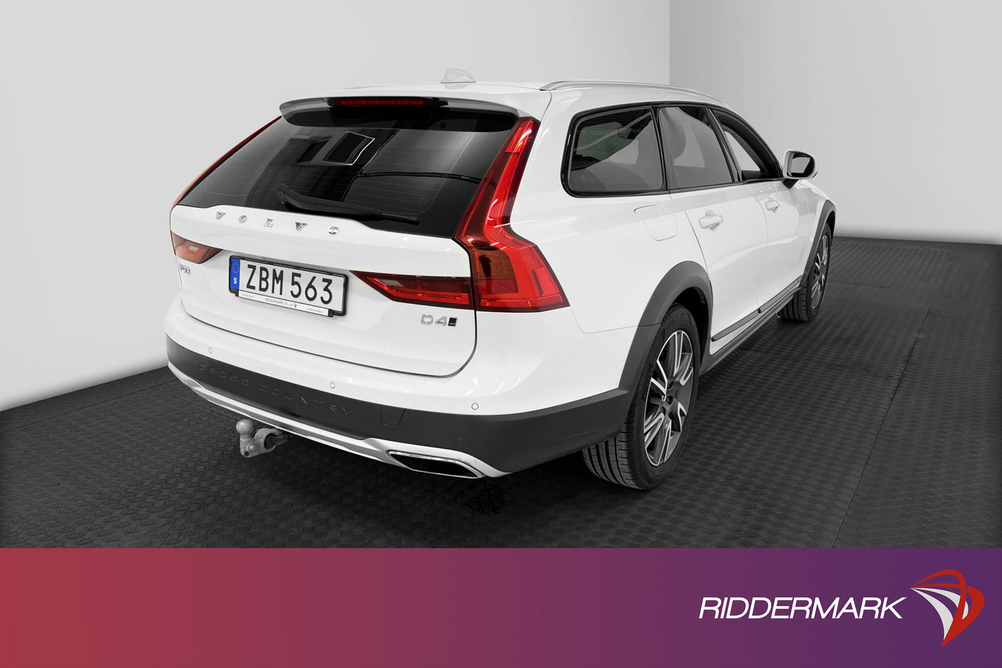 Volvo V90 Cross Country D4 AWD Inscription Pro B&W HUD VOC