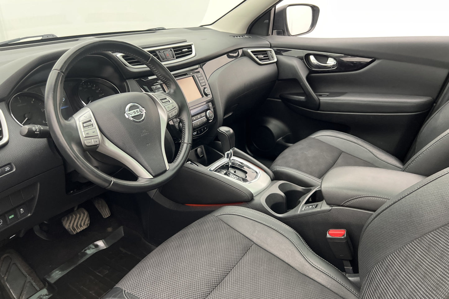 Nissan Qashqai 1.6 dCi 130hk Tekna Värmare Pano 360° Navi