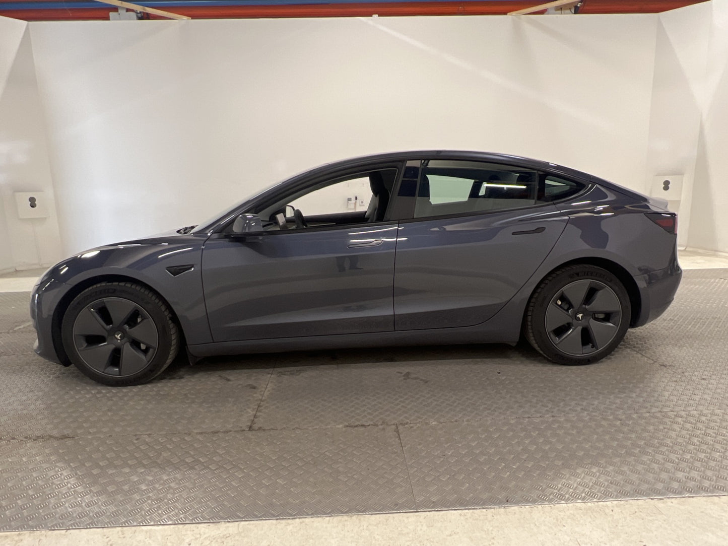 Tesla Model 3 Long Range AWD 440hk Svensksåld Drag MOMS