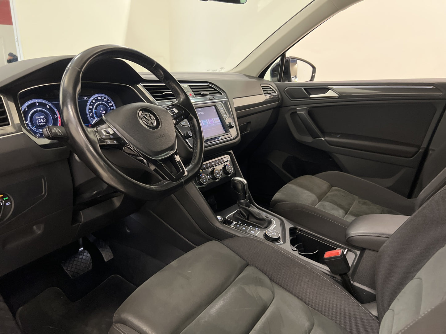 Volkswagen Tiguan 2.0 TDI 4M D-Värm Cockpit B-kamera Drag