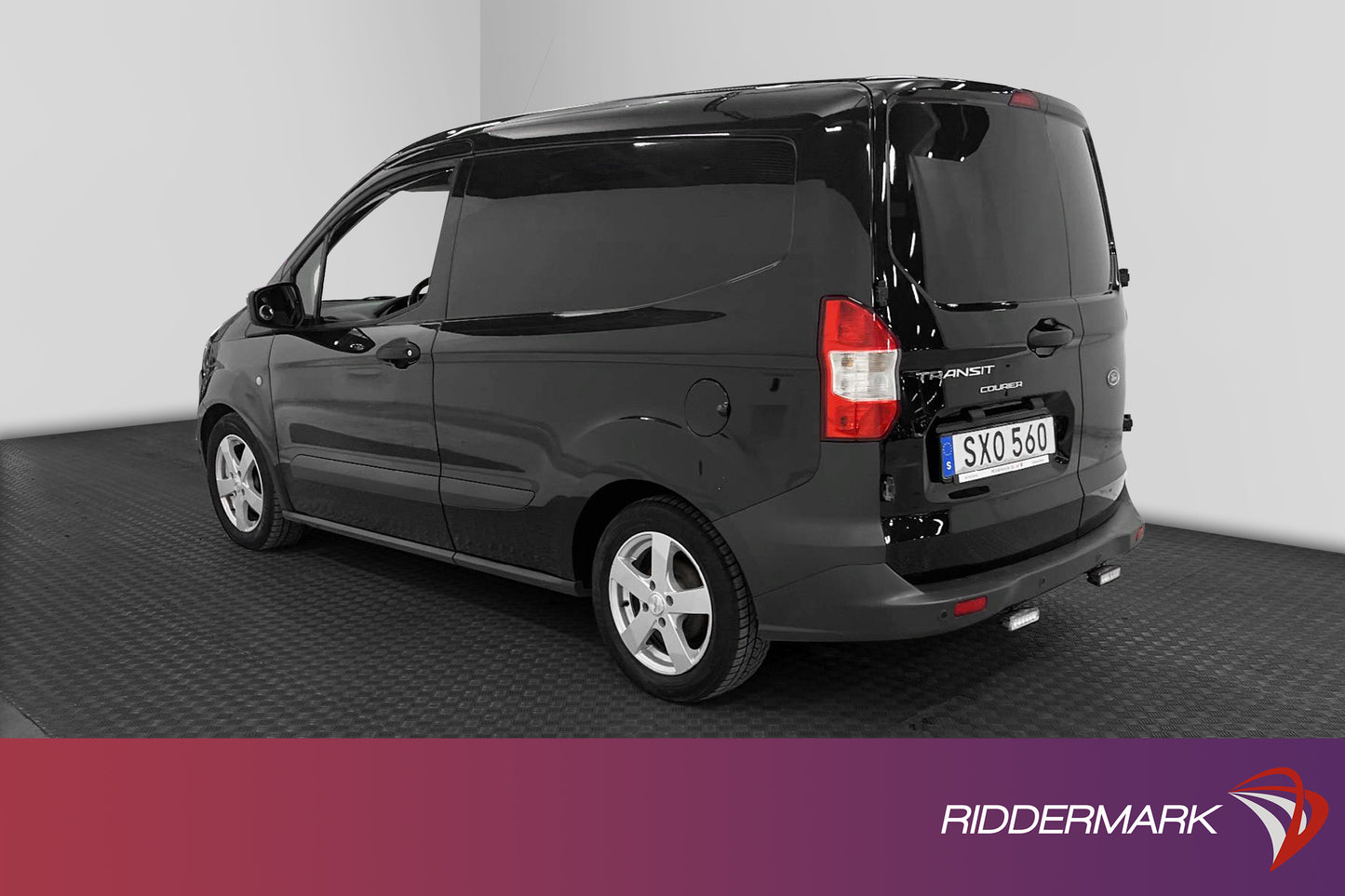 Ford Transit Courier 1.5 TDCi 75hk Värmare PDC Verkstad-inre