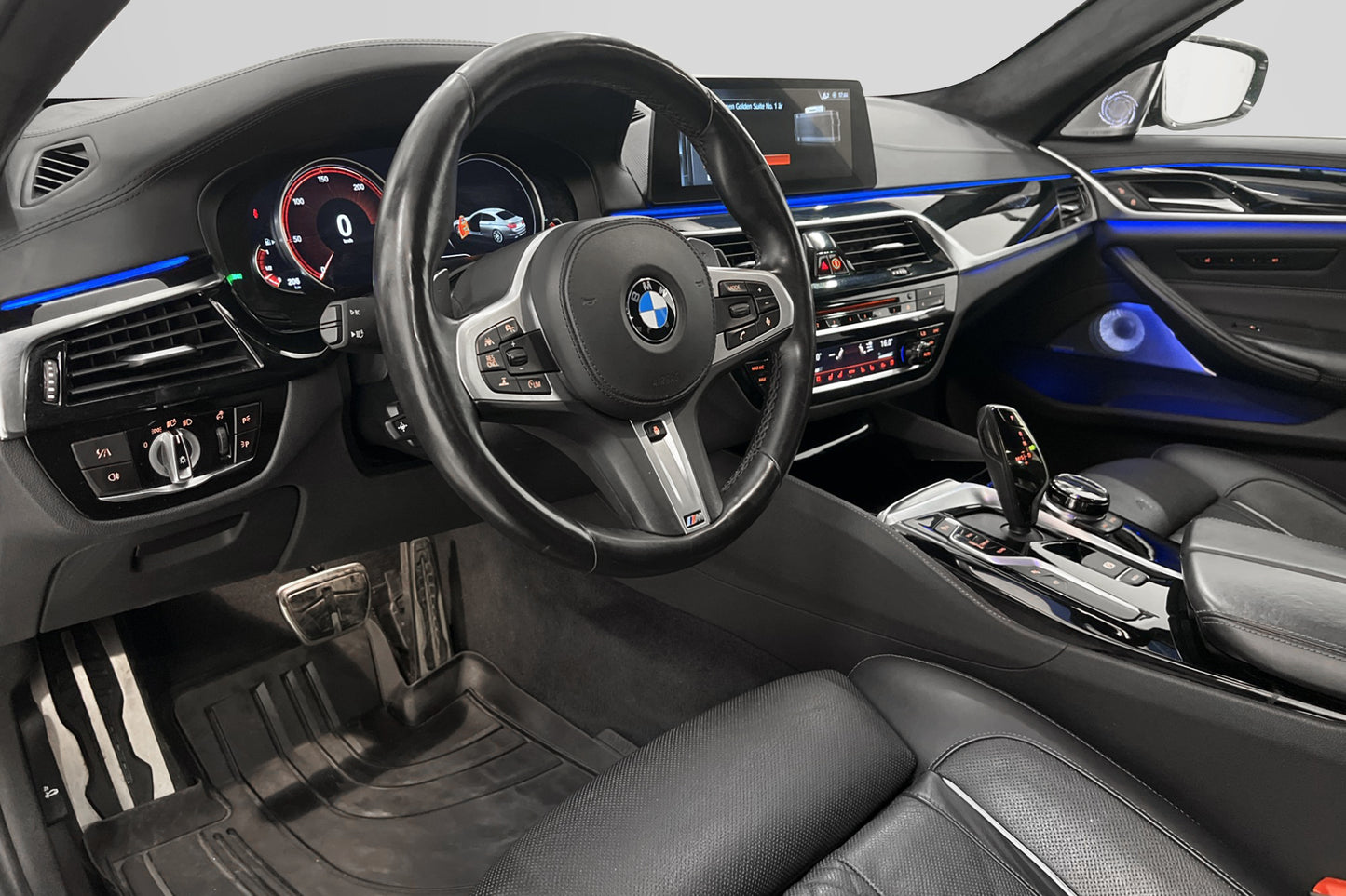 BMW M550i xDrive 462hk Ultimate Edt B&W Massage Pano Drag