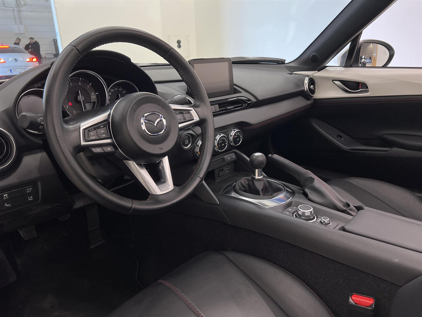 Mazda MX-5 2.0 SKYACTIV-G BOSE Skinn Keyless Nyservad Lågmil