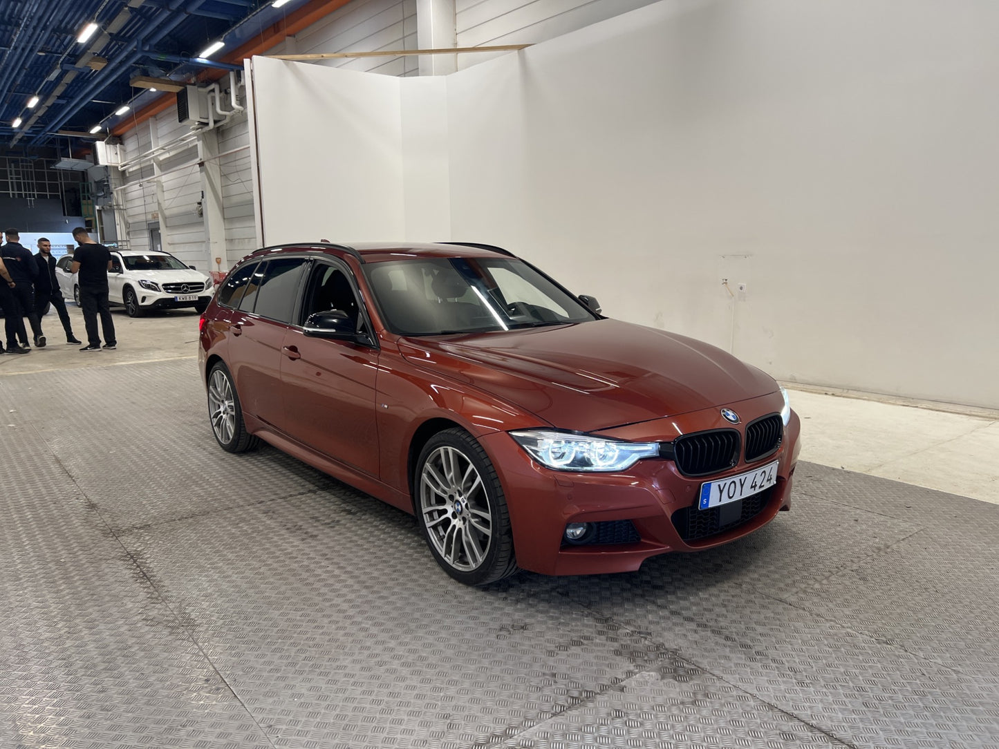 BMW  330i xDrive M-sport H/K Cockpit Drag Kamera Skinn