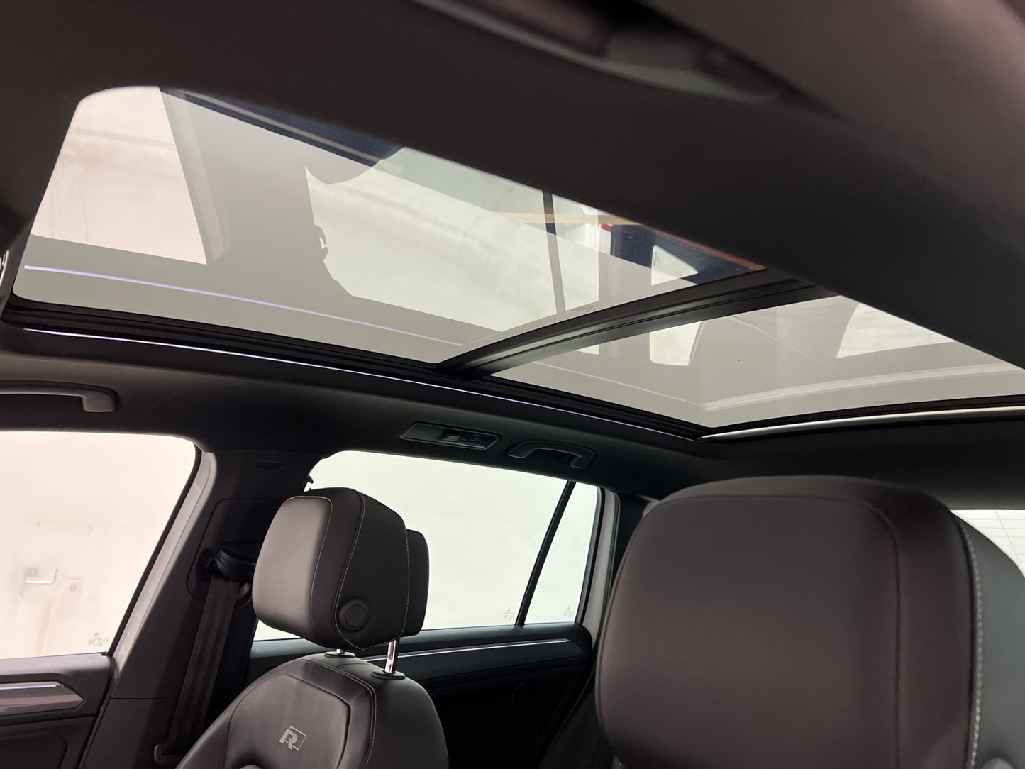 Volkswagen Tiguan 240hk 4M R-Line Cockpit D-Värm Pano HUD