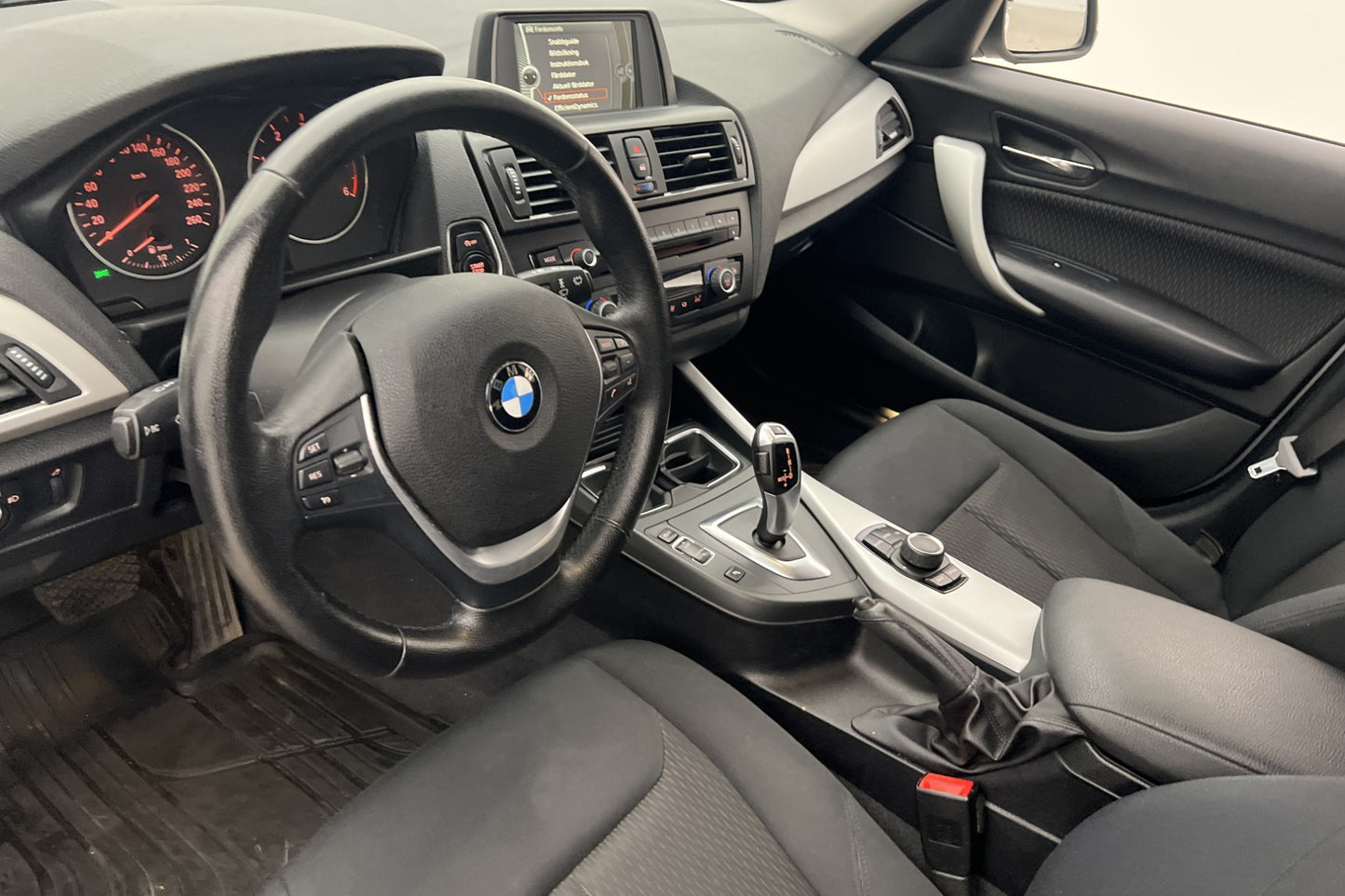 BMW 118 d Steptronic 143hk Värmare Sensorer Farthållare