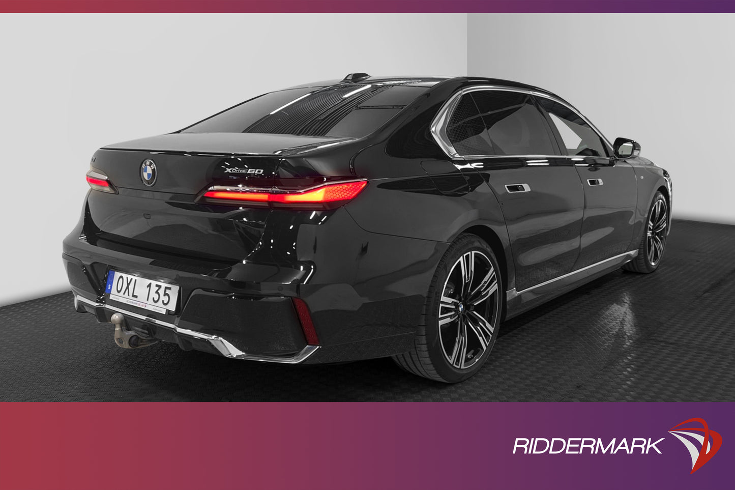 BMW i7 xDrive60 M Sport Innovation Executive Lounge B&W MOMS