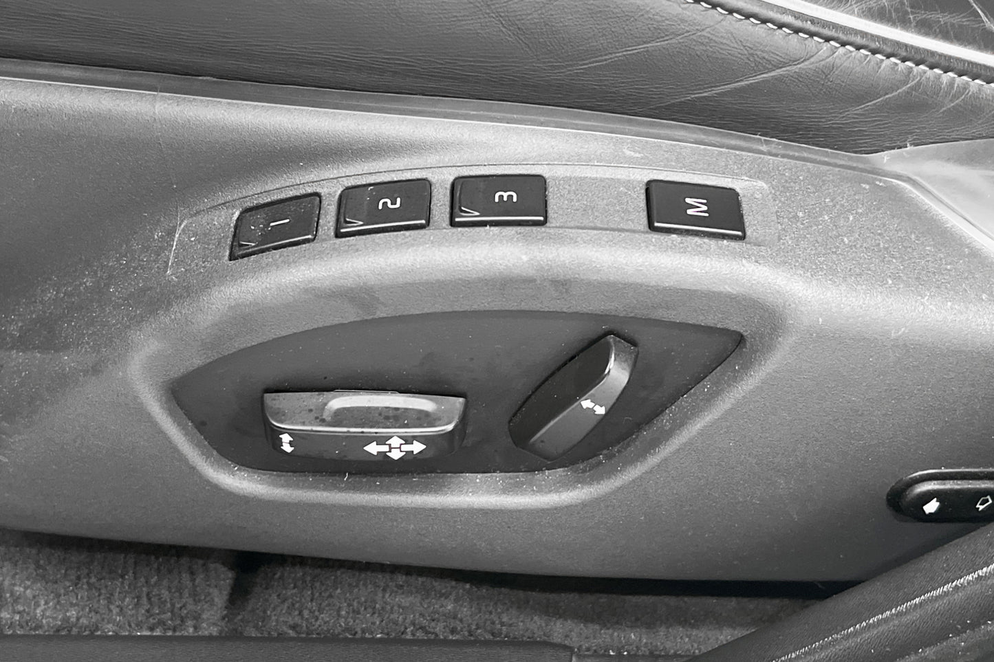 Volvo V60 D3 R-Design VOC Värmare BLIS Navi Keyless Elstol