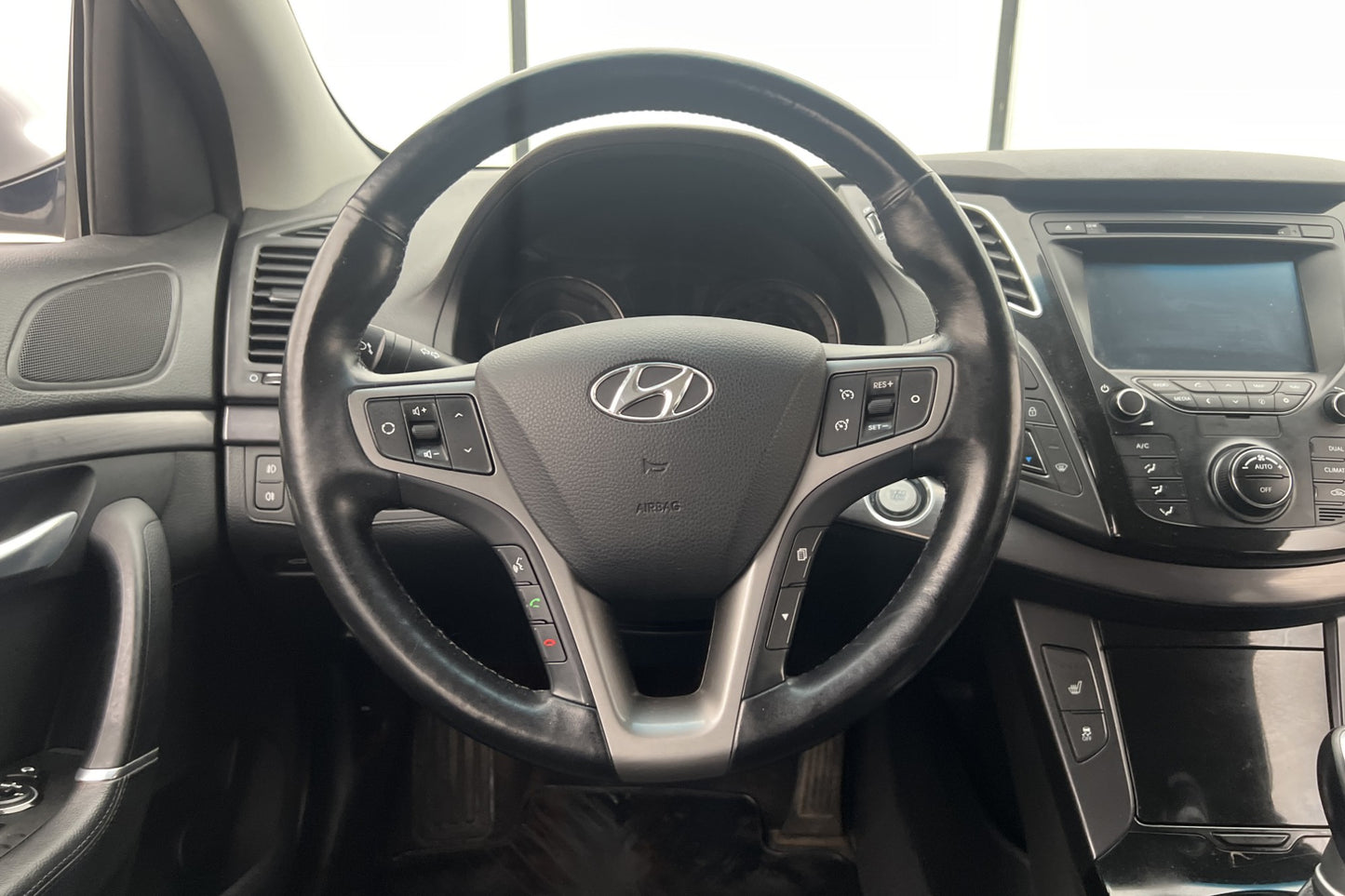 Hyundai i40cw 1.7 CRDi ComfortPlus B-kamera Drag Navi 141hk