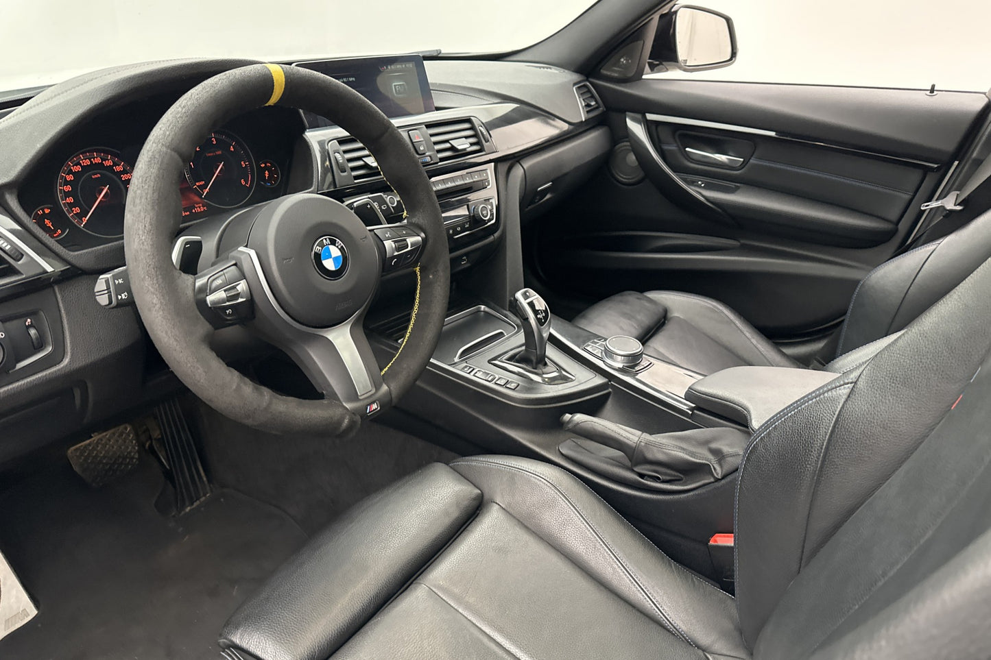 BMW 320 d 190hk xDrive M-Sport Pano H/K HUD Skinn Navi B-Kam