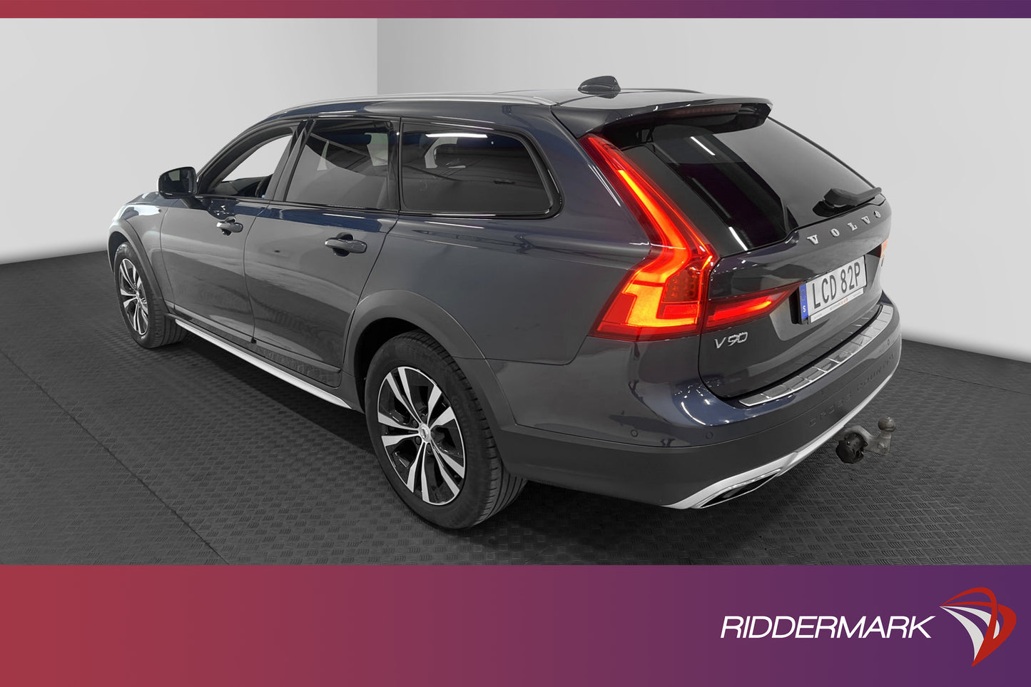 Volvo V90 Cross Country D4 AWD B&W Pano Skinn Dvärm VOC 360°