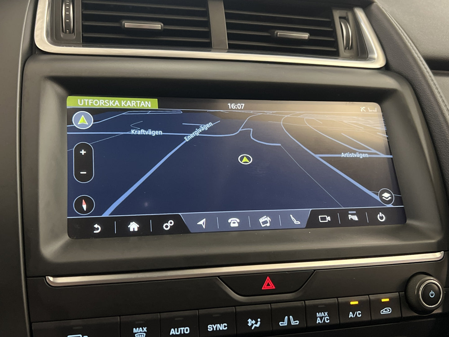 Jaguar E-Pace P200 AWD 200hk Cockpit Navi Meridia Skinn Drag