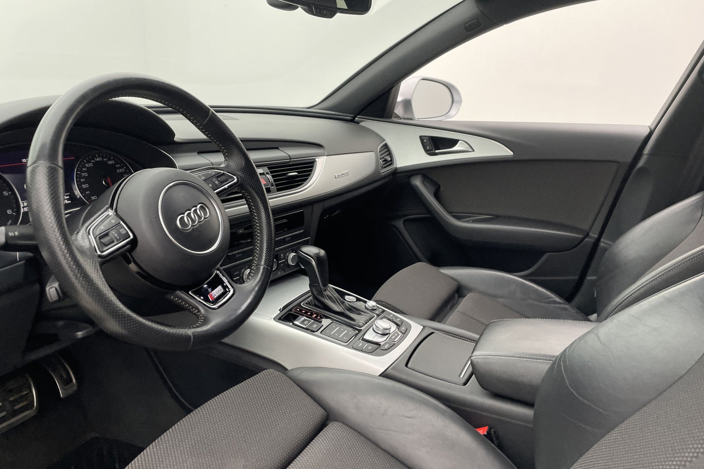 Audi A6 Avant 2.0 TDI 190hk Quattro S-Line Värmare Dragkrok