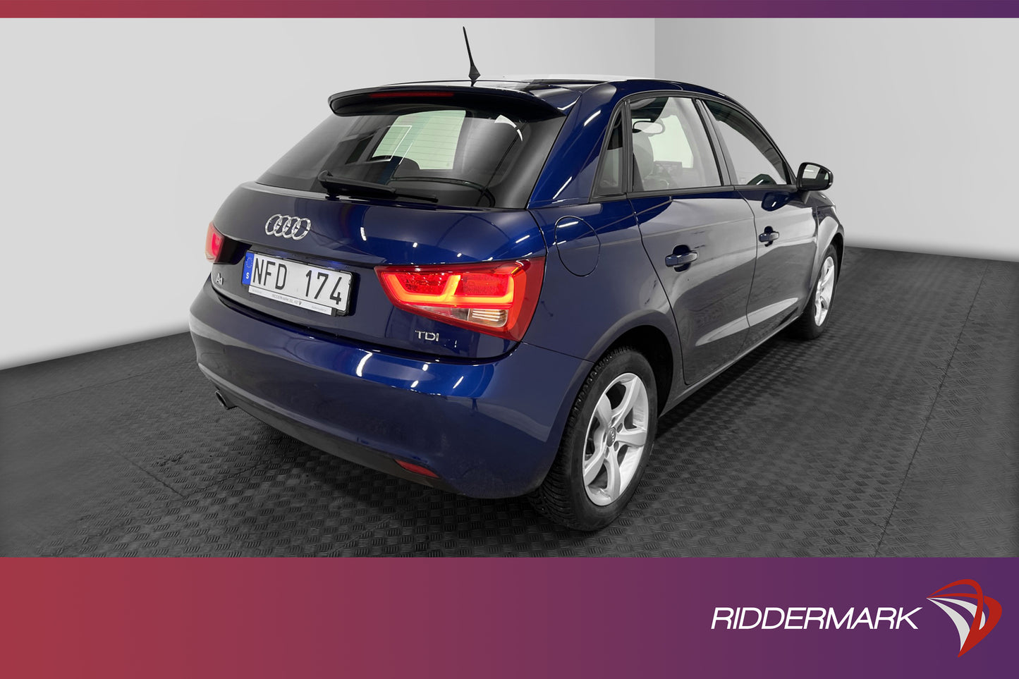 Audi A1 1.6 TDI 90hk Proline Panorama P-sensorer 1 Ägare