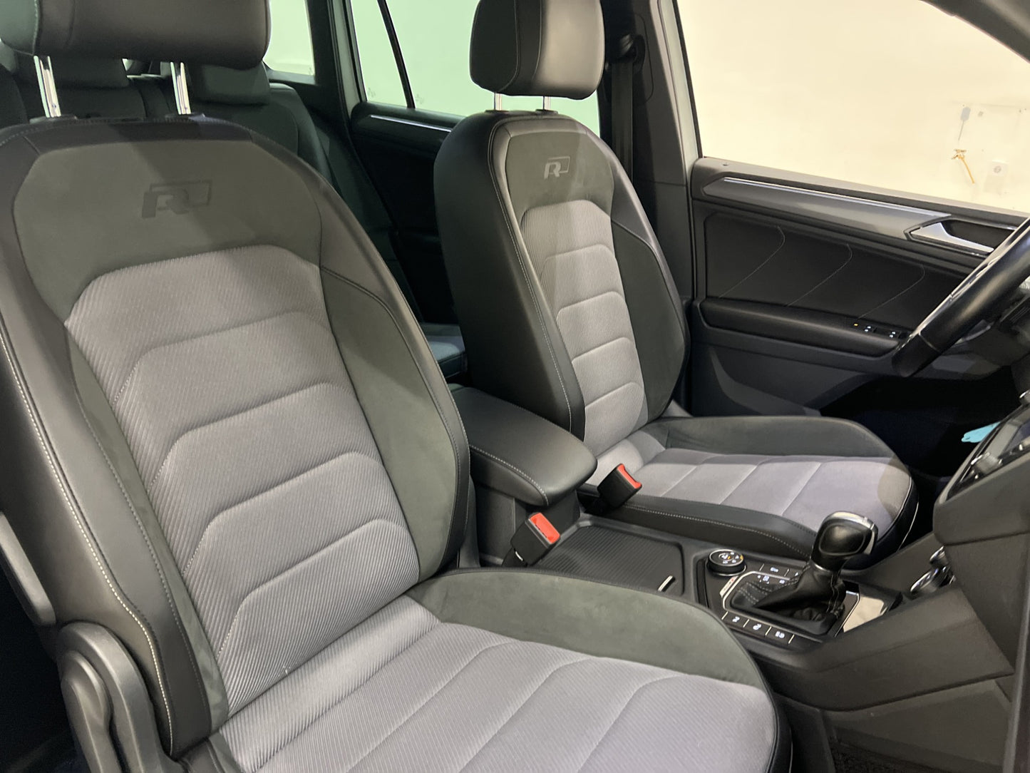 Volkswagen Tiguan 2.0 TDI 4M 190hk R-Line Cockpit D-värme