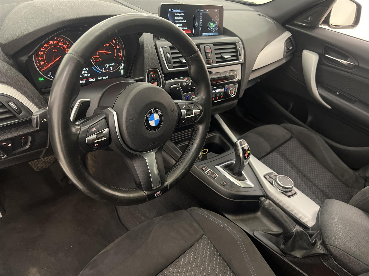 BMW M135i xDrive 326hk M Sport Pano H/K P-sensorer Rattvärme