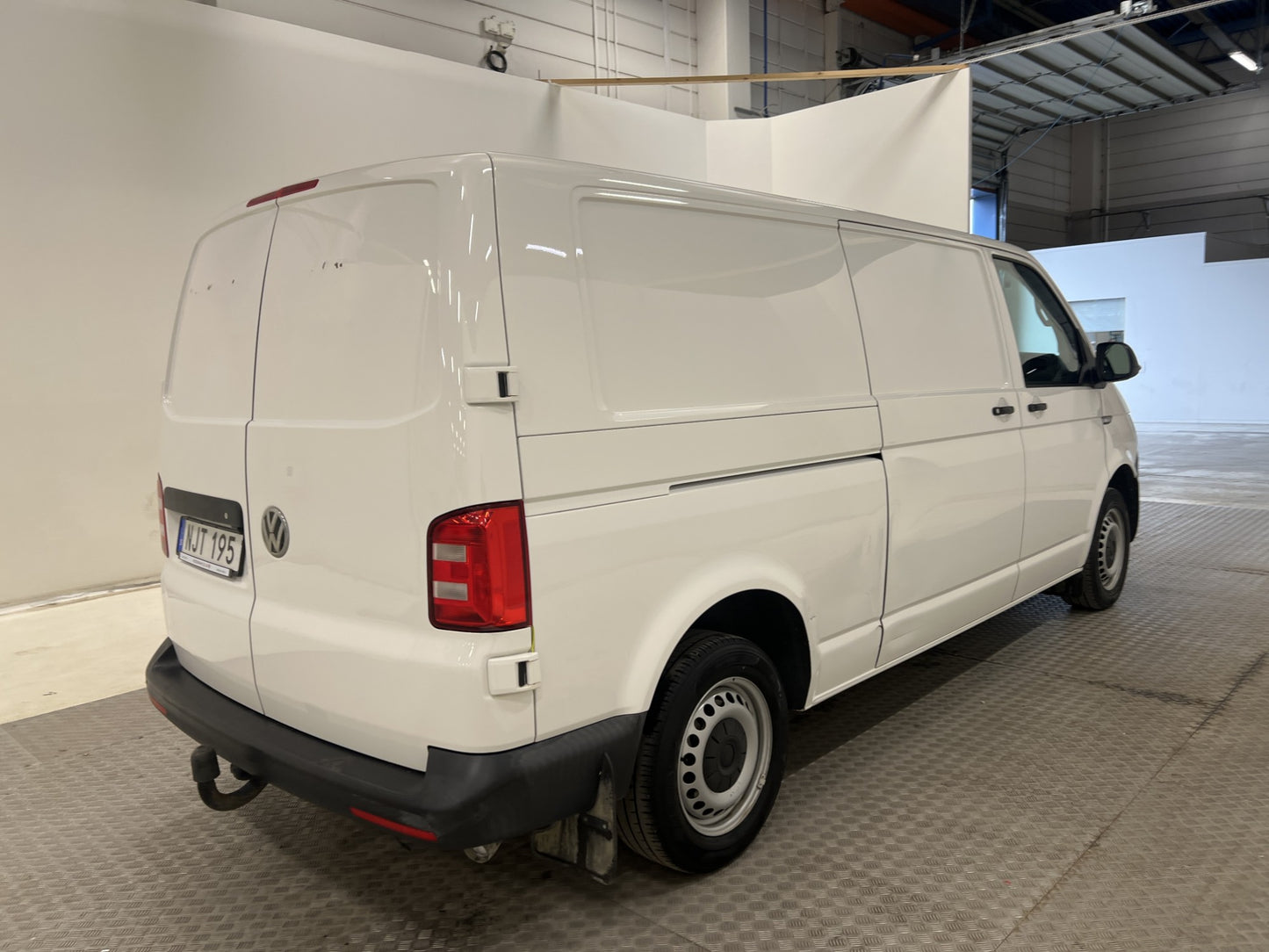 Volkswagen Transporter L2 150hk 4M DSG Värmare Drag Moms