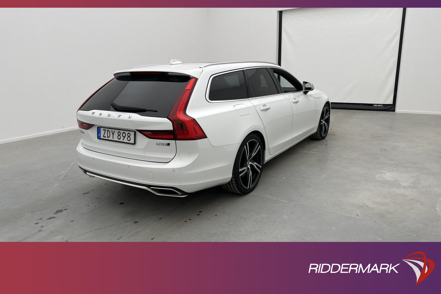 Volvo V90 D5 AWD R-Design D-Värm Pano B&W B-Kamera Navi VOC