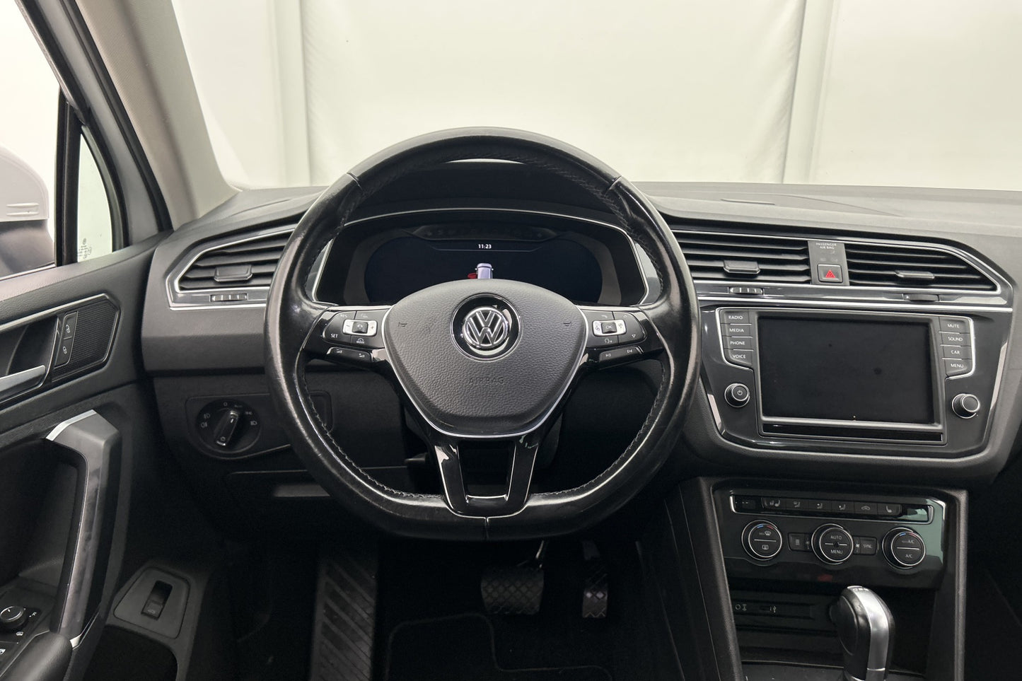 Volkswagen Tiguan 2.0 TDI 4M R-Line Cockpit Värm Kamera Drag