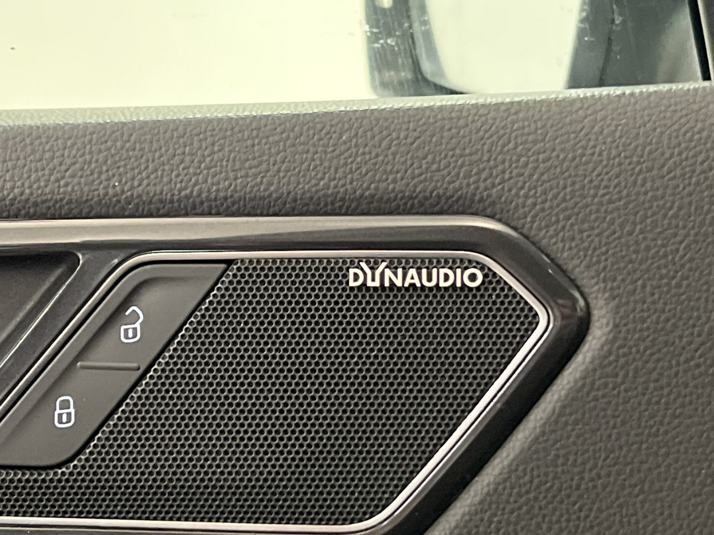 Volkswagen Tiguan 4M 190hk R-Line Cockpit Värm Dynaudio Drag