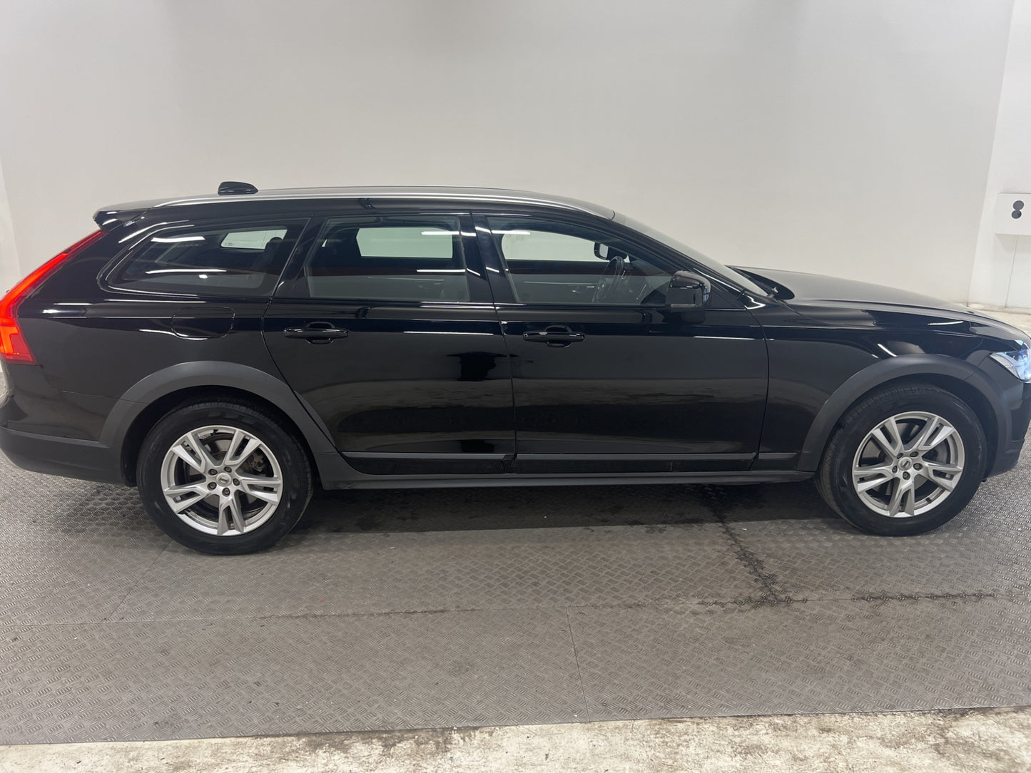 Volvo V90 Cross Country D4 AWD 190hk Momentum VOC Värm Drag