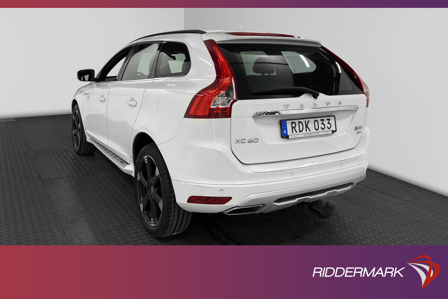 Volvo XC60 D5 220hk AWD Momentum Panorama D-värm Navi Drag