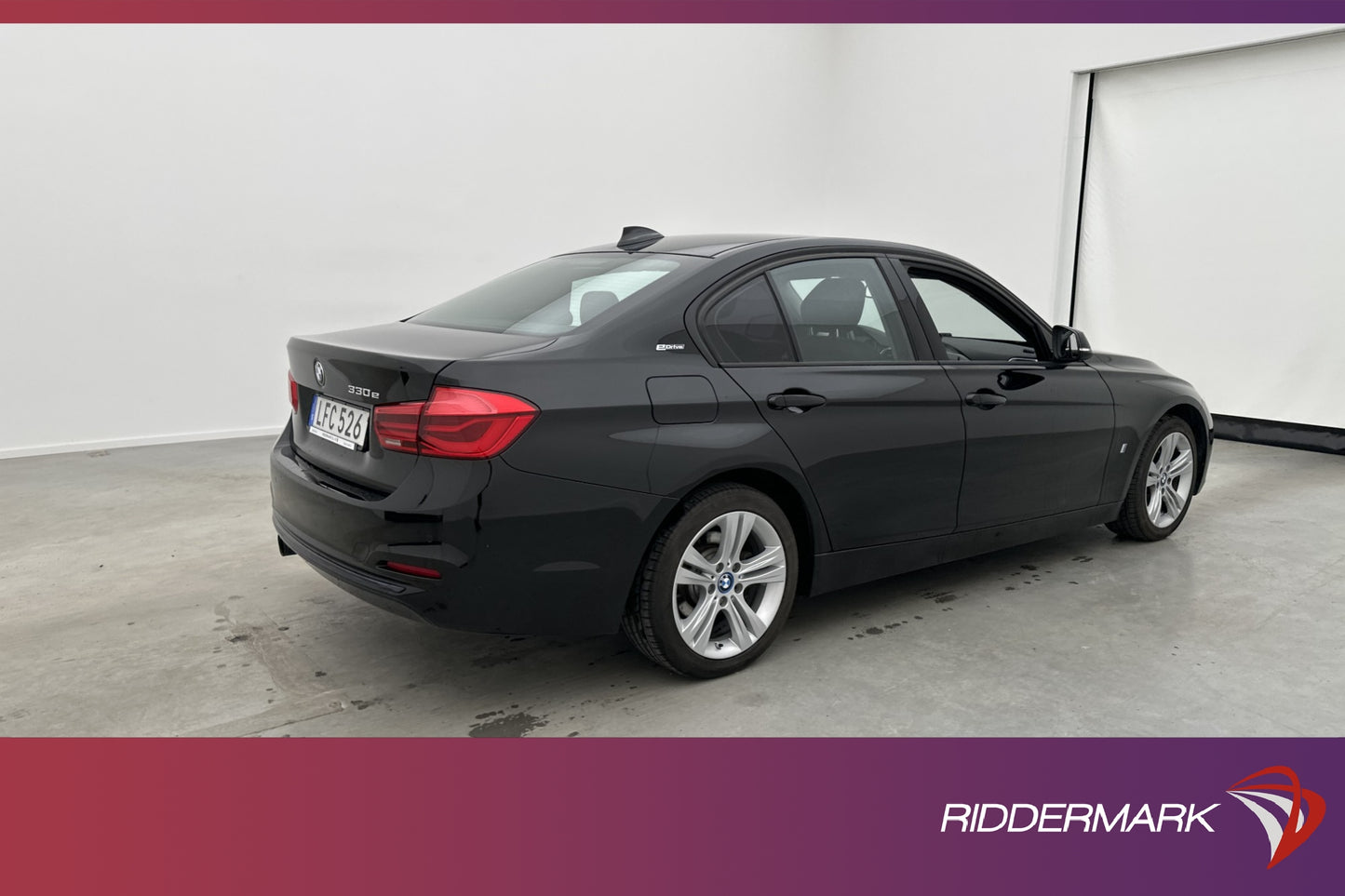 BMW 330 e Sedan 252hk Sport line Navi HiFi Välservad