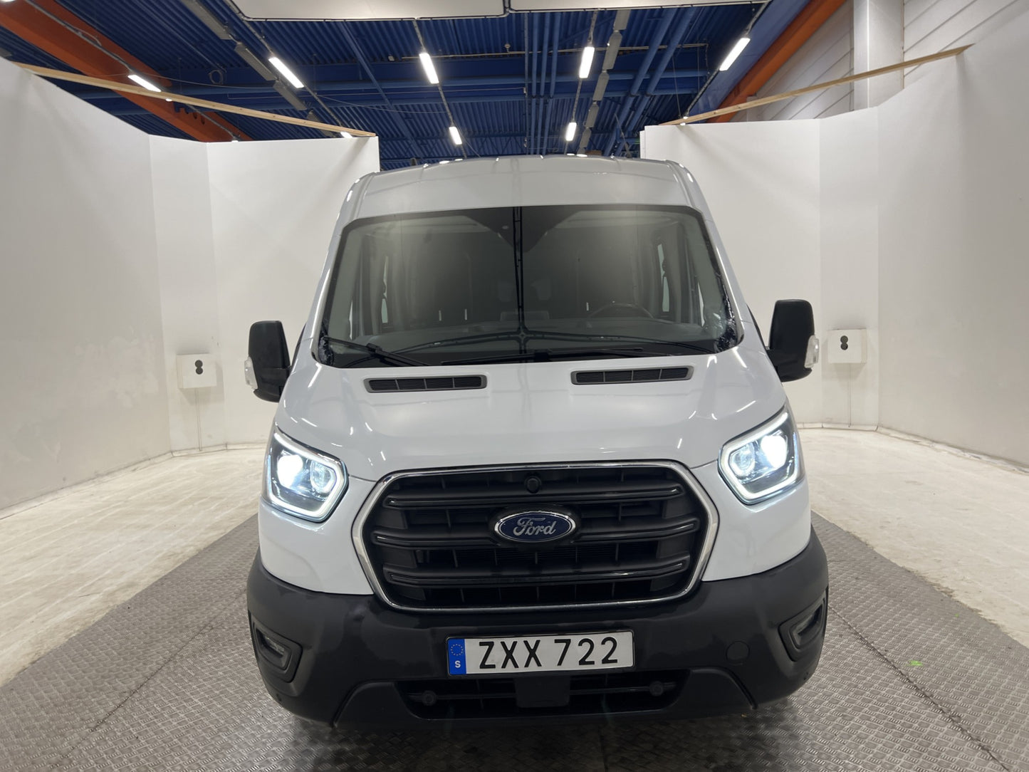 Ford Transit 350 CrewVan L2H2 170hk Värmare Dragkrok Moms