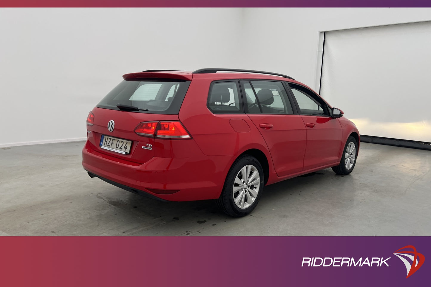 Volkswagen Golf 1.2 TSI 110hk Pano Kamera CarPlay Låg-skatt