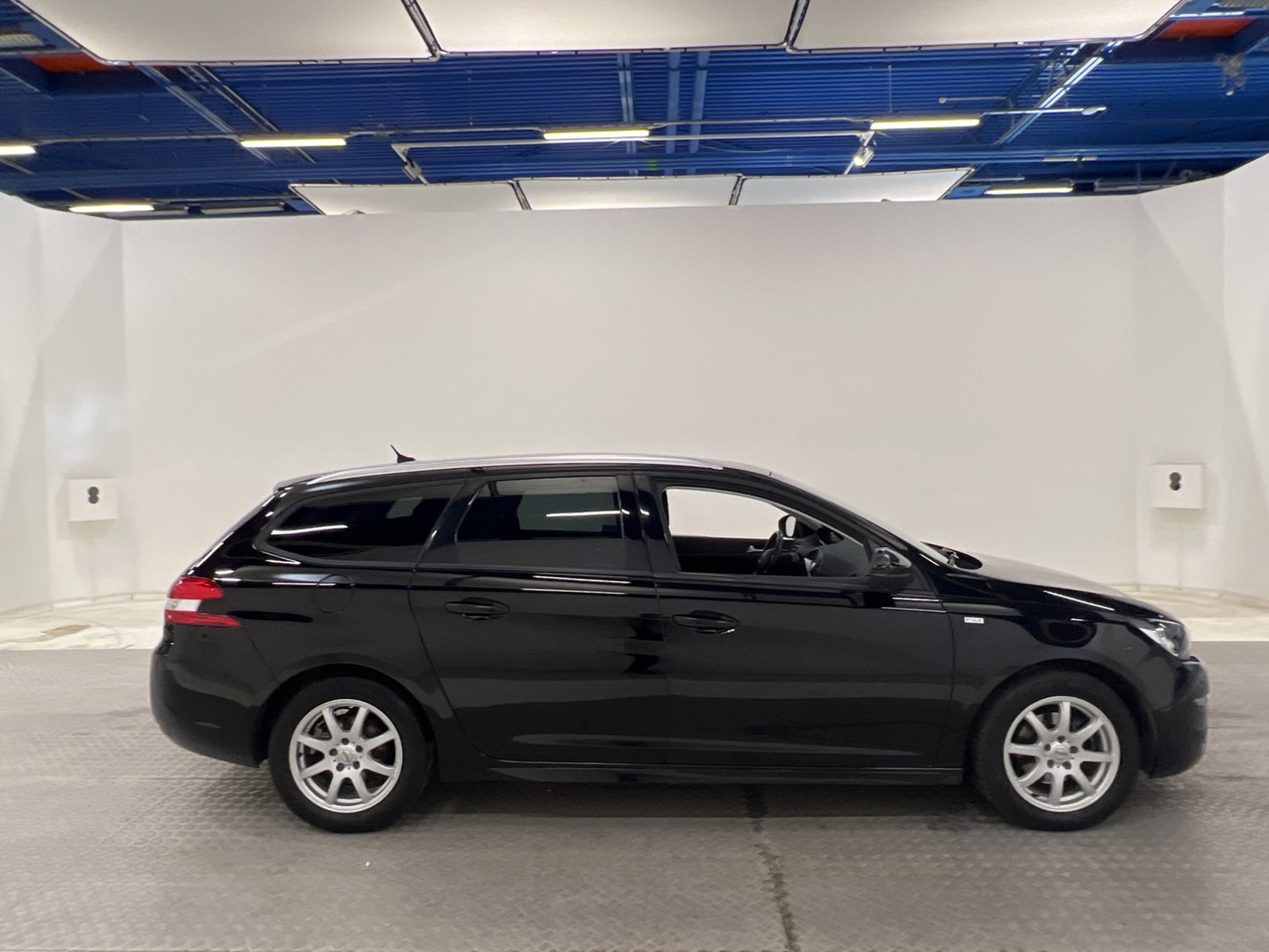 Peugeot 308 SW 130hk Active Panorama B-Kamera Navi BT