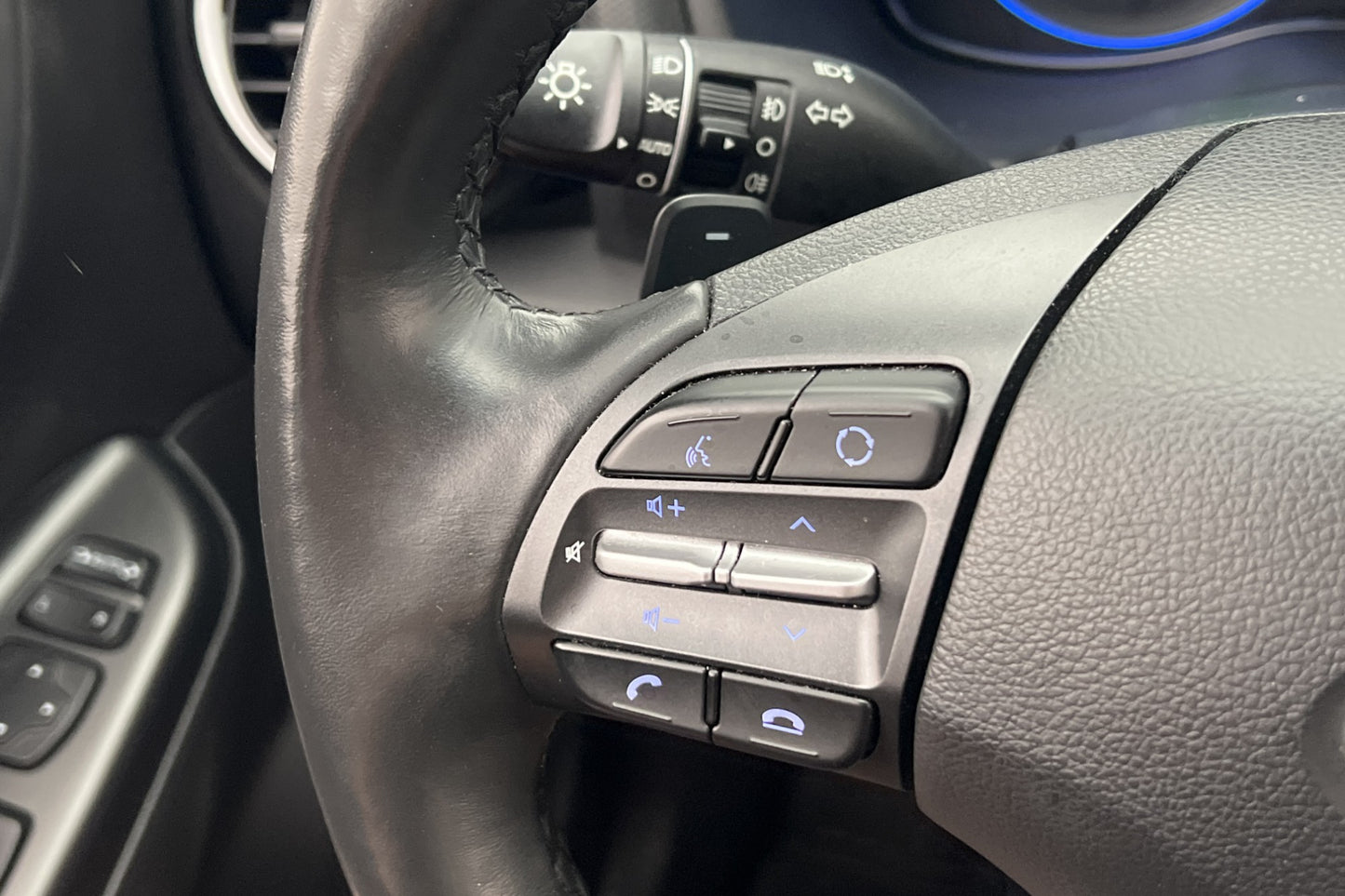 Hyundai Kona Hybrid 141hk Trend Kamera CarPlay Välservad