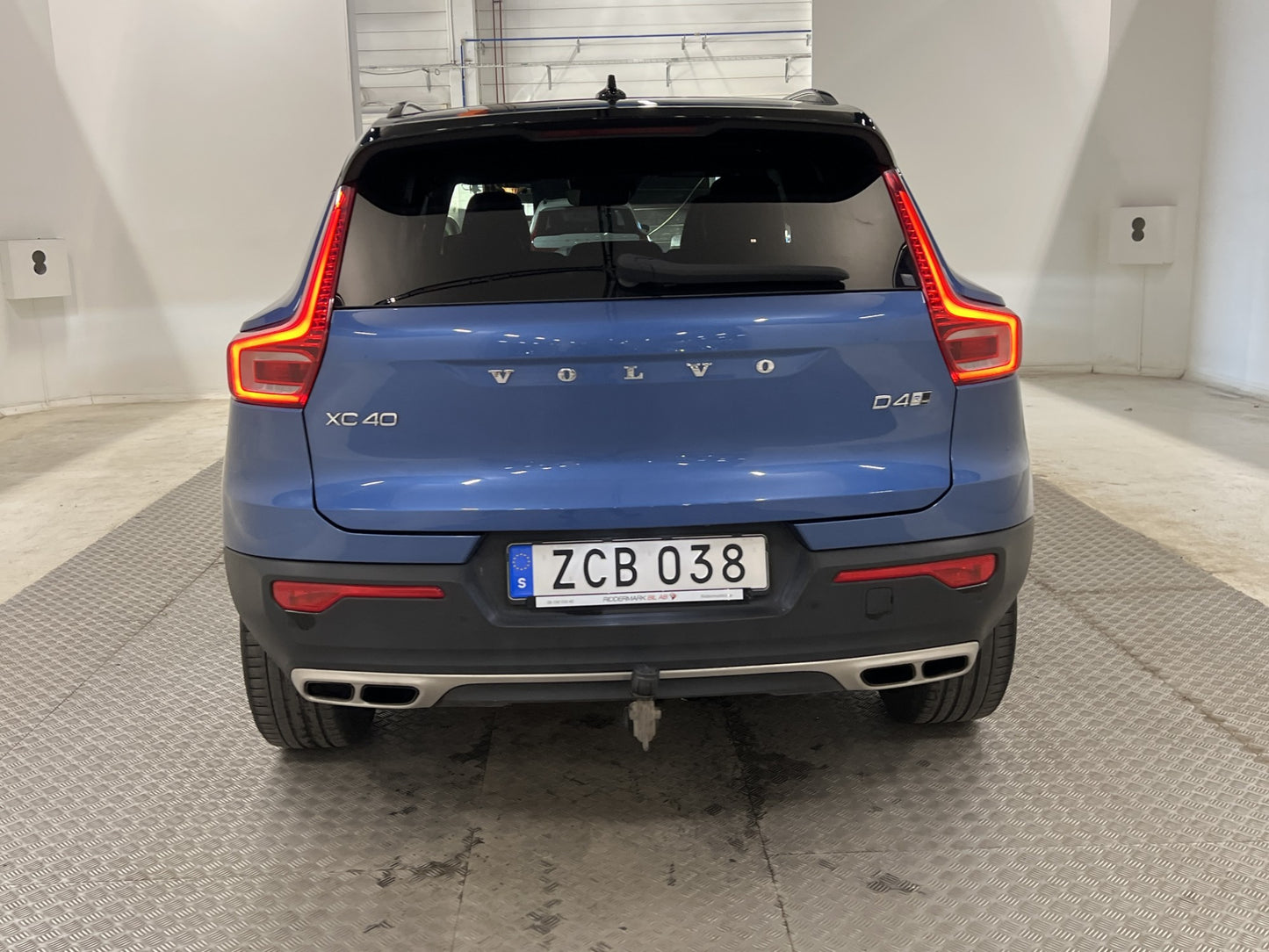 Volvo XC40 D4 190hk AWD  R-Design Pano  Värmare 360°K Skinn