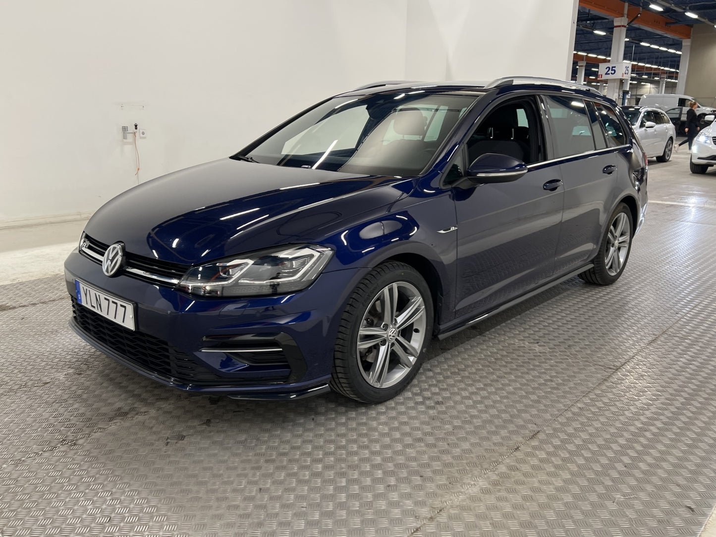 Volkswagen Golf 1.4 TSI 150hk R-line Värmare B-Kamera Drag