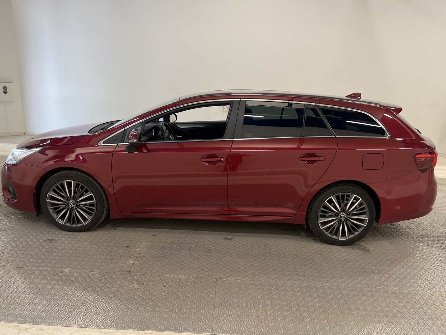 Toyota Avensis 2.0 152hk  B-kamera Skinn Lane assist