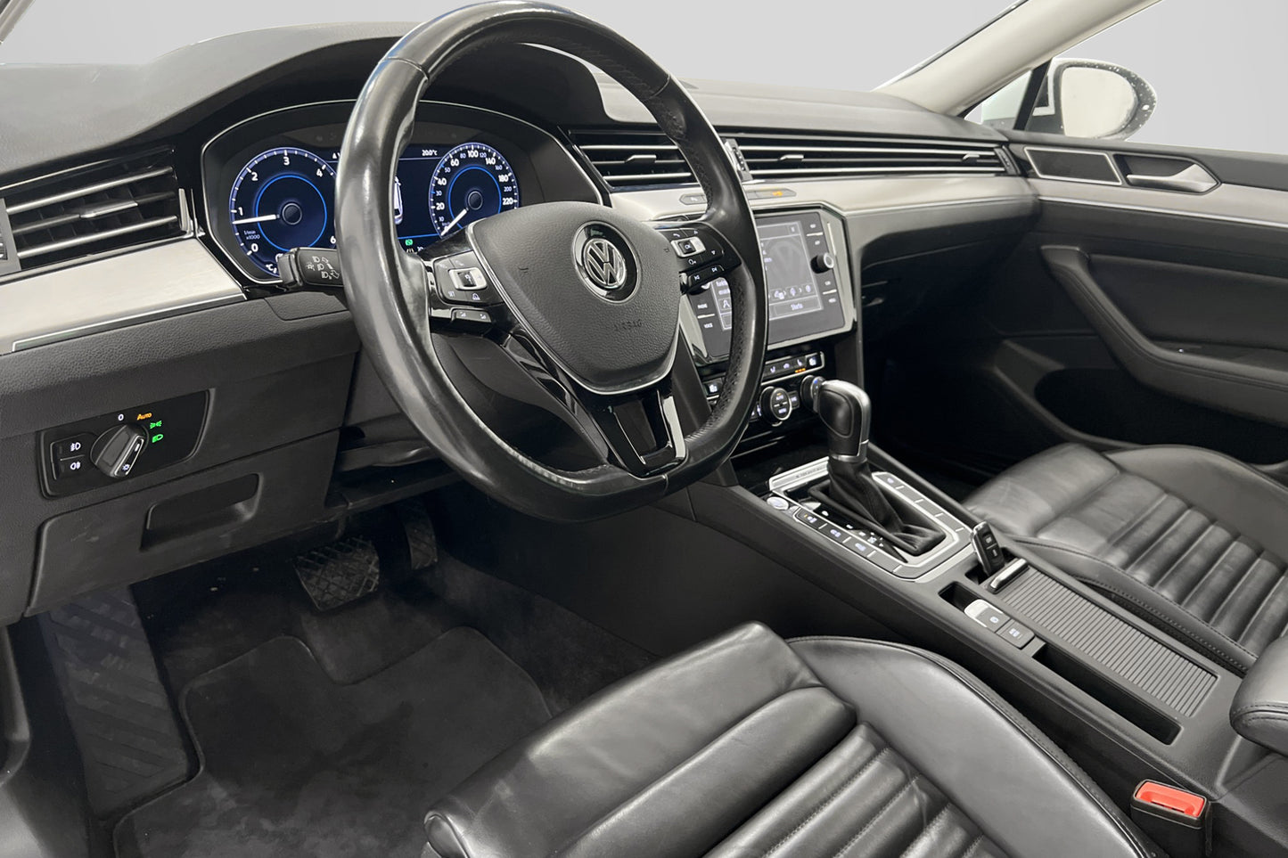 Volkswagen Passat 4M 190hk R-Line Cockpit Skinn Navi Drag